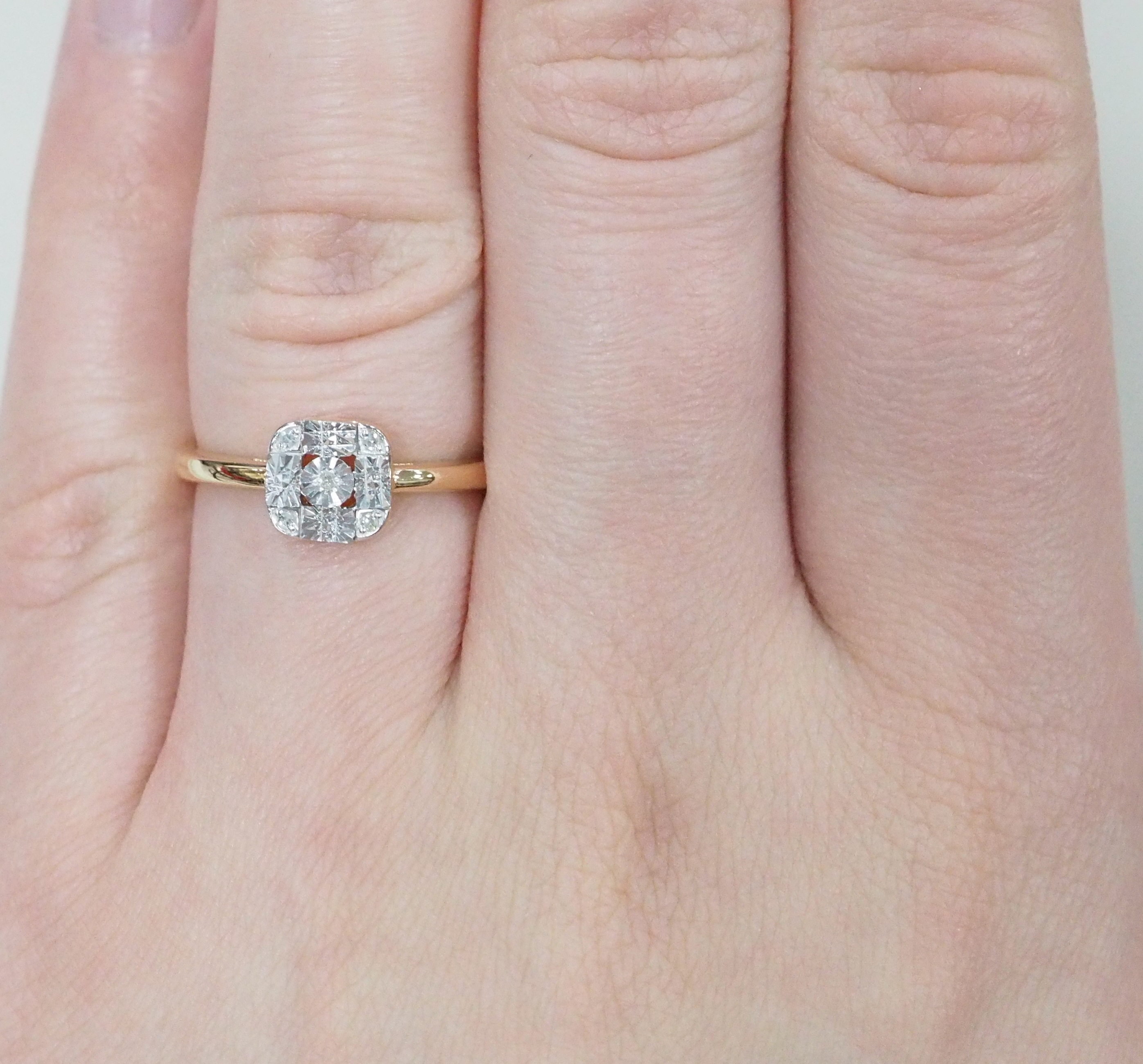 Серебряное кольцо с бриллиантами